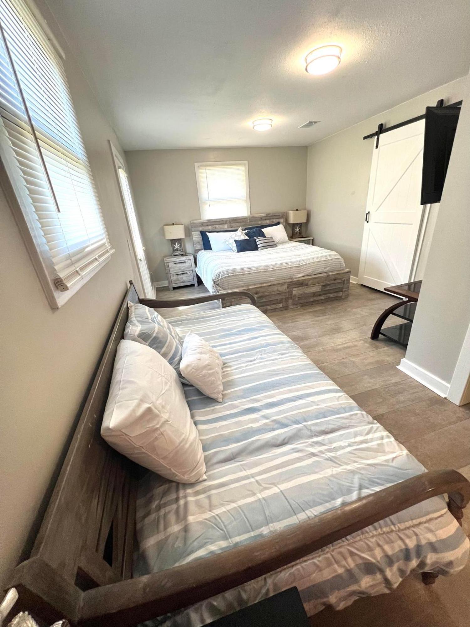4/2 Home Close To Beach, Centrally Located! Gulfport Buitenkant foto